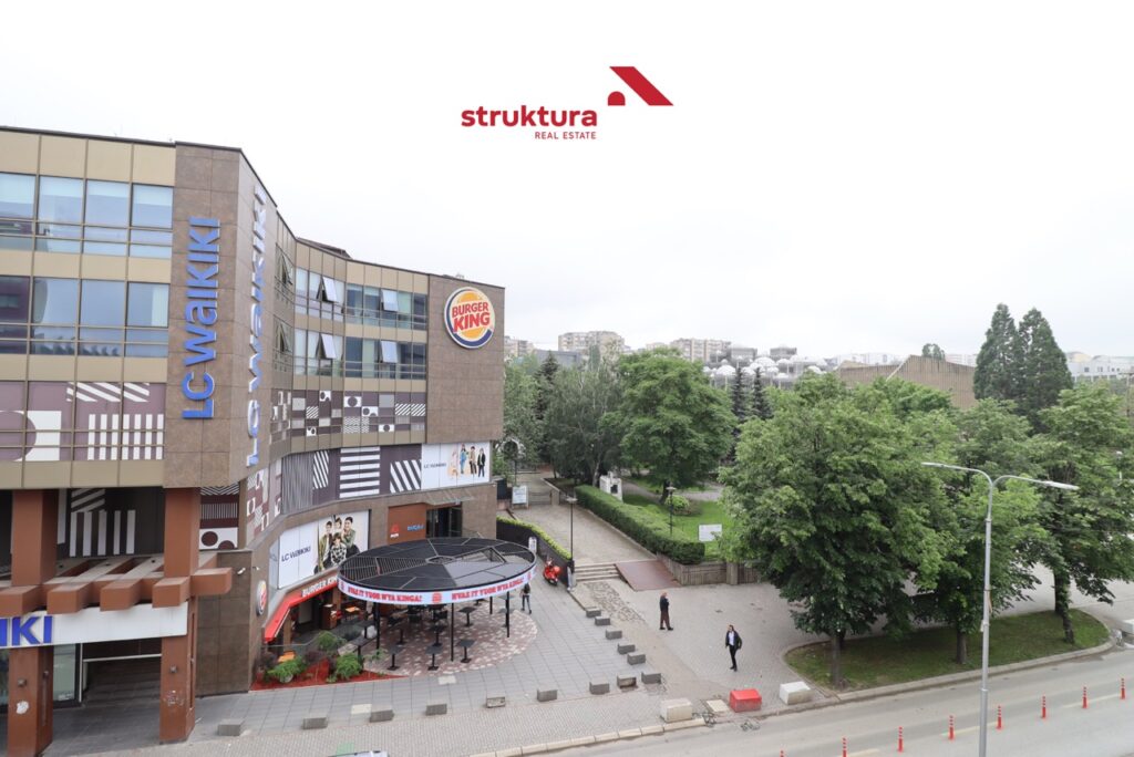 Zyre me qira, afer Hotel Grandit!