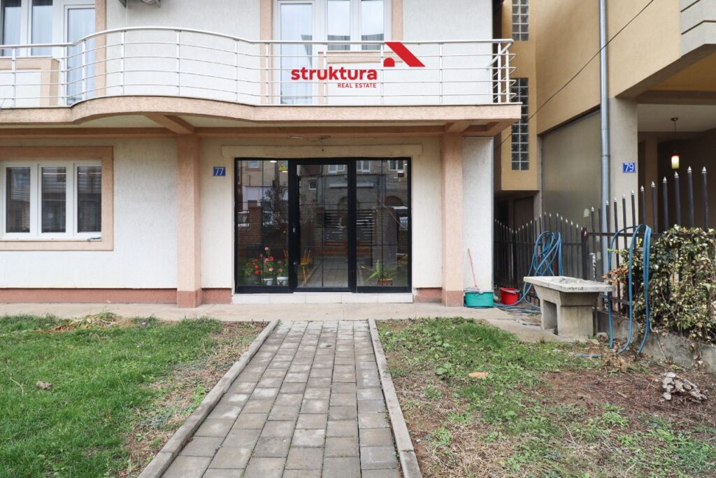 Lokal me qira, ne Bregun e Diellit!