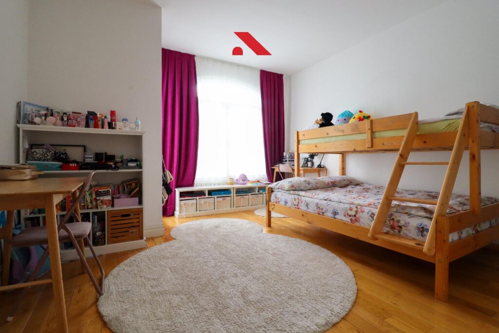 Shtepia ne shitje, ne Fshatin Nderkombetar!
