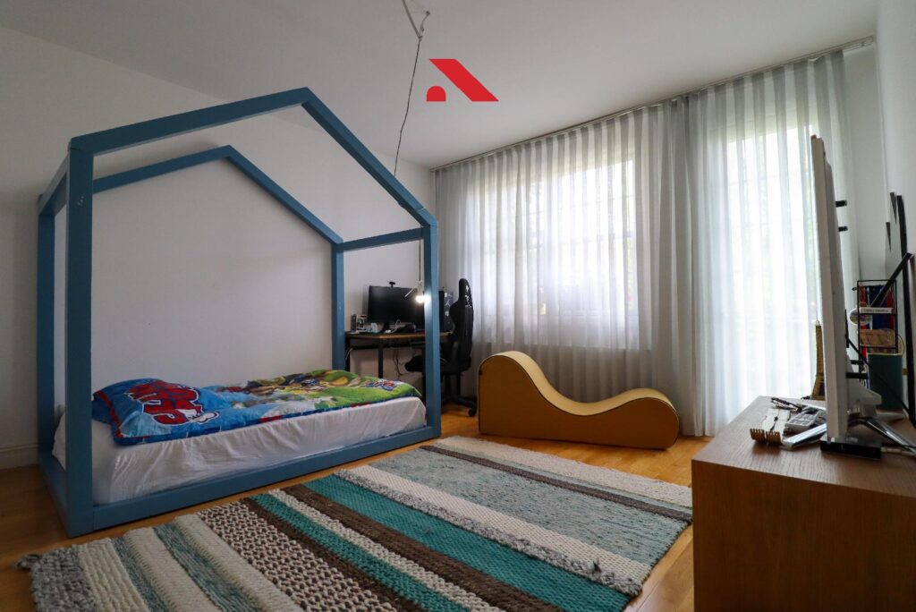Shtepia ne shitje, ne Fshatin Nderkombetar!