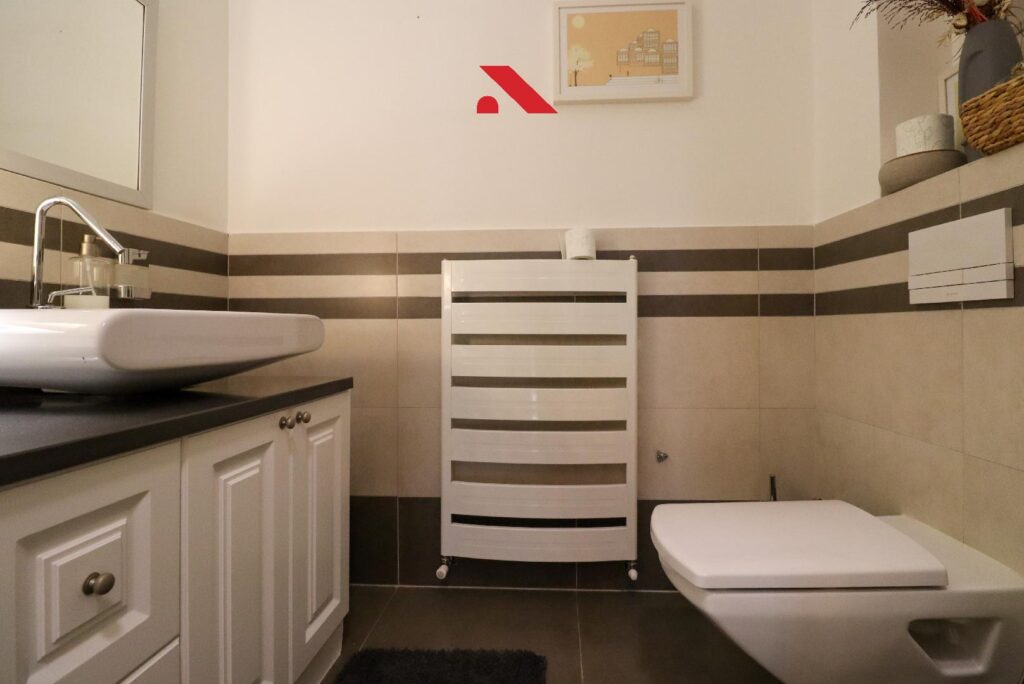 Shtepia ne shitje, ne Fshatin Nderkombetar!