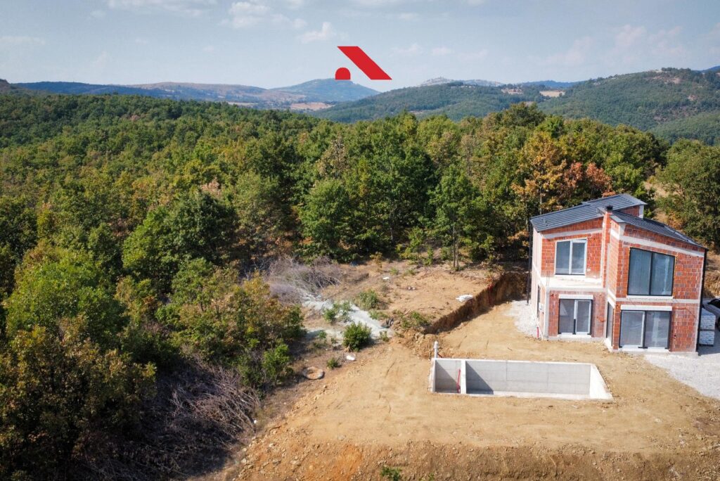 Villa ne shitje, ne Makresh te Eperm!